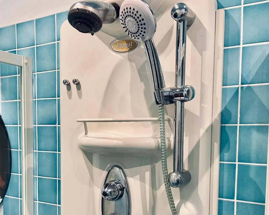 Incantevole Appartamento Con Doccia Idromassaggio Livorno Apartment